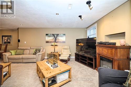 119 Sandra Drive, Pelham, ON - Indoor Photo Showing Living Room