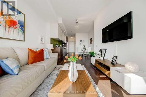 3306 - 121 Mcmahon Drive, Toronto (Bayview Village), ON - Indoor Photo Showing Living Room