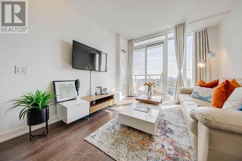 3306 - 121 Mcmahon Drive, Toronto (Bayview Village), ON - Indoor Photo Showing Living Room