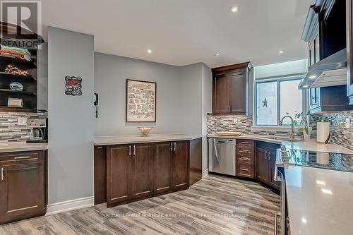 1907 - 5250 Lakeshore Road, Burlington, ON - Indoor Photo Showing Kitchen With Upgraded Kitchen