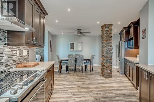 1907 - 5250 Lakeshore Road, Burlington, ON - Indoor Photo Showing Kitchen With Upgraded Kitchen