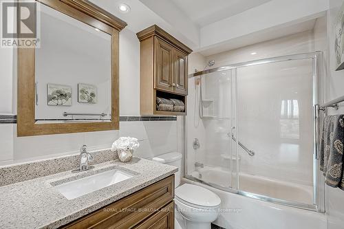 1907 - 5250 Lakeshore Road, Burlington, ON - Indoor Photo Showing Bathroom