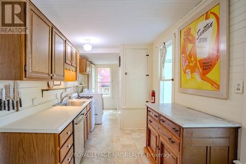 3728 Crystal Beach Drive, Fort Erie, ON - Indoor Photo Showing Kitchen