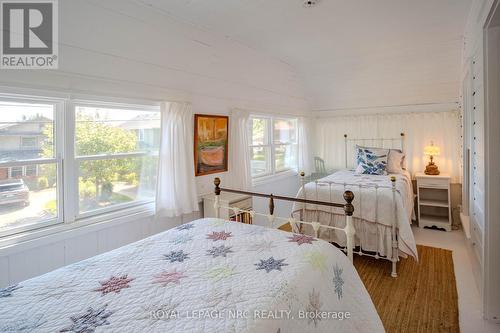 3728 Crystal Beach Drive, Fort Erie, ON - Indoor Photo Showing Bedroom