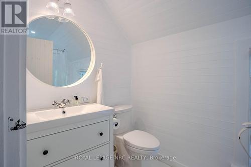 3728 Crystal Beach Drive, Fort Erie, ON - Indoor Photo Showing Bathroom