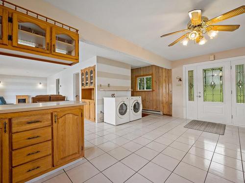 Kitchen - 1152 Ch. Du Pont-Mccaskill, L'Ascension, QC - Indoor Photo Showing Laundry Room