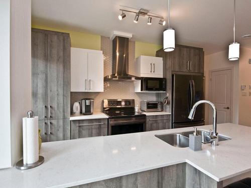 Kitchen - 105-1410 Av. De Rochechouart, Saint-Jérôme, QC - Indoor Photo Showing Kitchen With Double Sink With Upgraded Kitchen