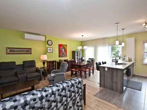 Overall view - 105-1410 Av. De Rochechouart, Saint-Jérôme, QC - Indoor Photo Showing Living Room