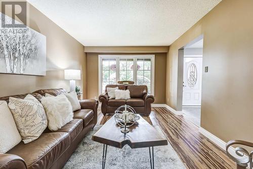 10 Longfellow Court, Whitby (Pringle Creek), ON - Indoor Photo Showing Living Room