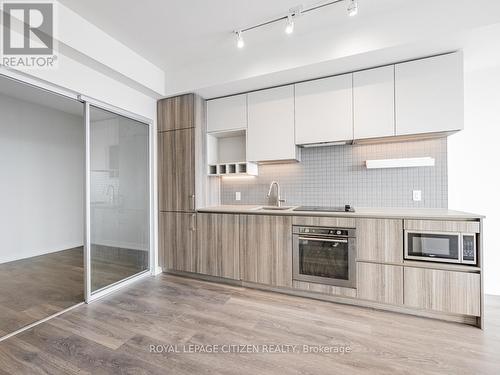 5708 - 5 Butter Mill Avenue, Vaughan, ON - Indoor Photo Showing Kitchen