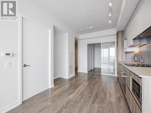 5708 - 5 Butter Mill Avenue, Vaughan, ON - Indoor Photo Showing Kitchen