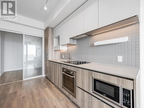 5708 - 5 Butter Mill Avenue, Vaughan, ON - Indoor Photo Showing Kitchen