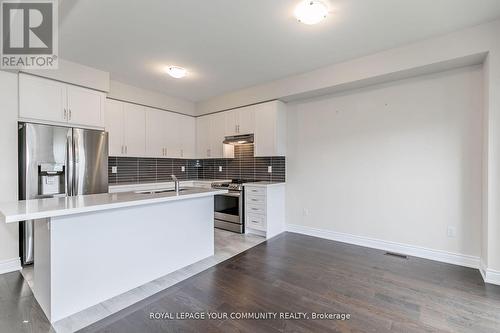 27 Lorne Thomas Place, New Tecumseth, ON - Indoor Photo Showing Kitchen With Stainless Steel Kitchen With Upgraded Kitchen