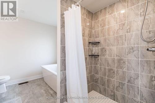 27 Lorne Thomas Place, New Tecumseth, ON - Indoor Photo Showing Bathroom