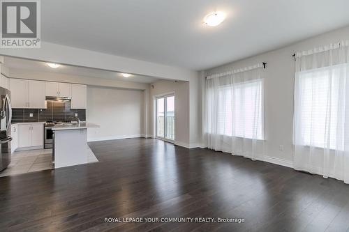 27 Lorne Thomas Place, New Tecumseth, ON - Indoor Photo Showing Kitchen With Stainless Steel Kitchen