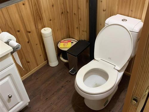 8 Waweig Lake, Rural Thunder Bay, ON - Indoor Photo Showing Laundry Room