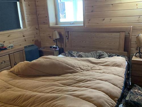 8 Waweig Lake, Rural Thunder Bay, ON - Indoor Photo Showing Bedroom