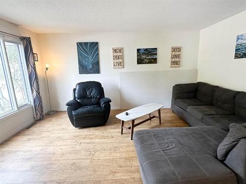 222 Hammell Road, Red Lake, ON - Indoor Photo Showing Living Room