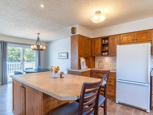 4875 Kathleen Place, Kamloops, BC - Indoor