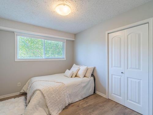 4875 Kathleen Place, Kamloops, BC - Indoor Photo Showing Bedroom