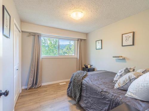 4875 Kathleen Place, Kamloops, BC - Indoor Photo Showing Bedroom