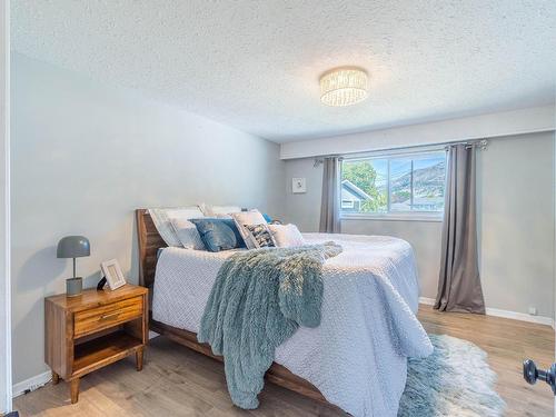 4875 Kathleen Place, Kamloops, BC - Indoor Photo Showing Bedroom