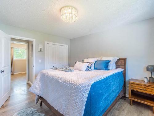 4875 Kathleen Place, Kamloops, BC - Indoor Photo Showing Bedroom