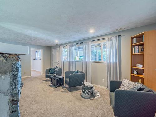 4875 Kathleen Place, Kamloops, BC - Indoor