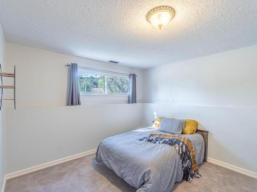 4875 Kathleen Place, Kamloops, BC - Indoor Photo Showing Bedroom