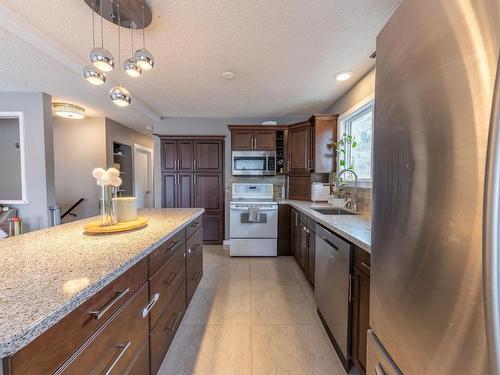 3192 Wawn Cres, Kamloops, BC - Indoor Photo Showing Kitchen