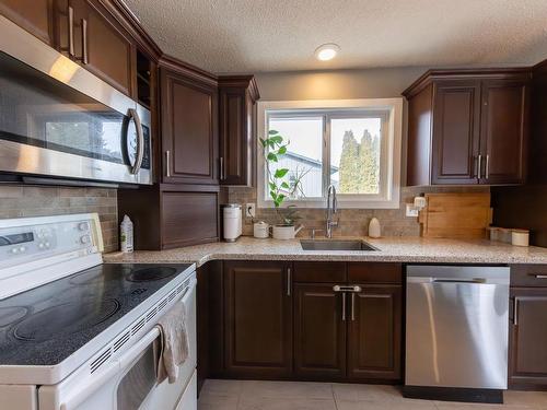 3192 Wawn Cres, Kamloops, BC - Indoor Photo Showing Kitchen