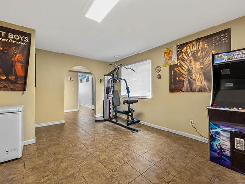 829 Dunrobin Drive, Kamloops, BC - Indoor Photo Showing Gym Room