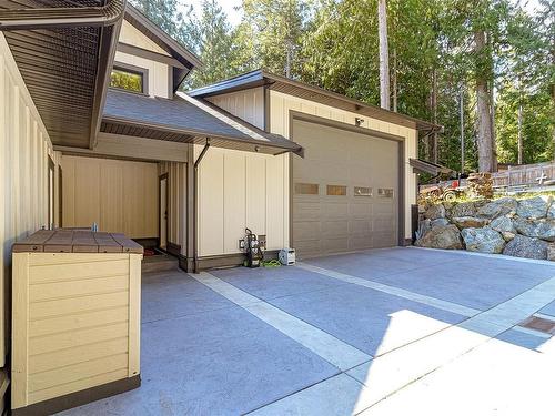 881 Bradley Dyne Rd, North Saanich, BC 