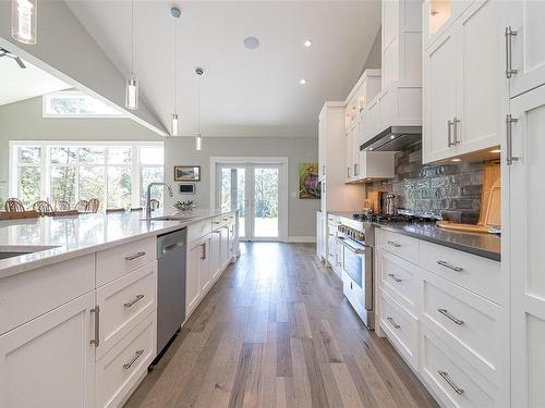 881 Bradley Dyne Rd, North Saanich, BC 