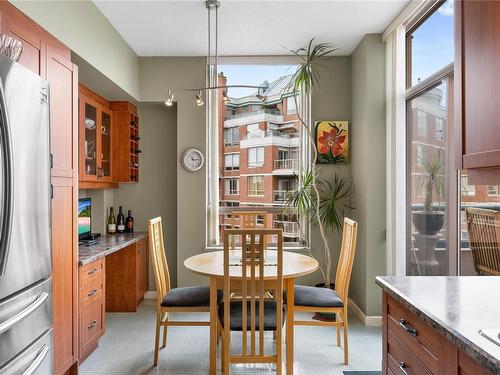 800-636 Montreal St, Victoria, BC - Indoor Photo Showing Dining Room