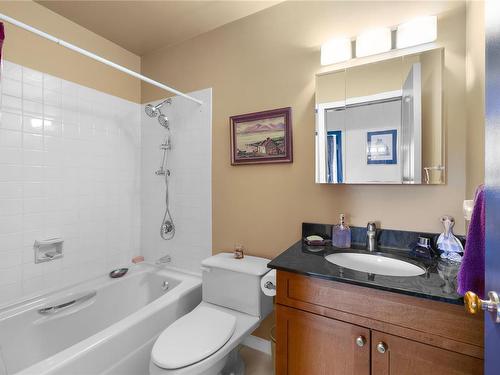 800-636 Montreal St, Victoria, BC - Indoor Photo Showing Bathroom