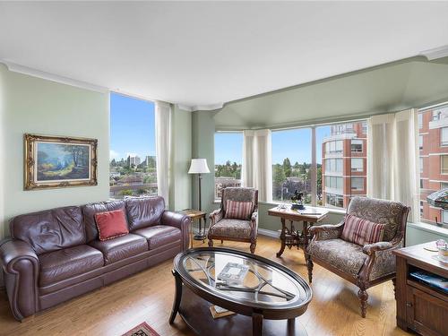 800-636 Montreal St, Victoria, BC - Indoor Photo Showing Living Room