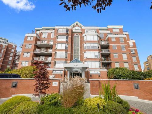 800-636 Montreal St, Victoria, BC - Outdoor With Facade