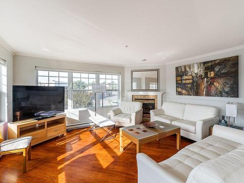 Salon - 201-60 Rue Du Lac, Magog, QC - Indoor Photo Showing Living Room