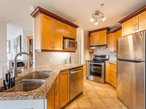 Cuisine - 201-60 Rue Du Lac, Magog, QC - Indoor Photo Showing Kitchen With Double Sink