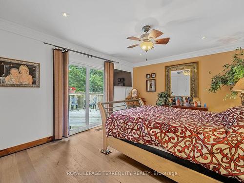 2211 Mildred Ave, Innisfil, ON - Indoor Photo Showing Bedroom