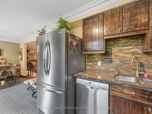 2211 Mildred Ave, Innisfil, ON - Indoor Photo Showing Kitchen With Double Sink