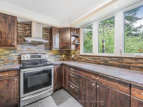 2211 Mildred Ave, Innisfil, ON - Indoor Photo Showing Kitchen