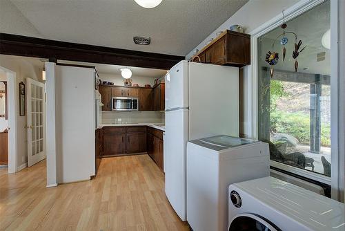 402 Viewcrest Road, Kelowna, BC - Indoor Photo Showing Laundry Room