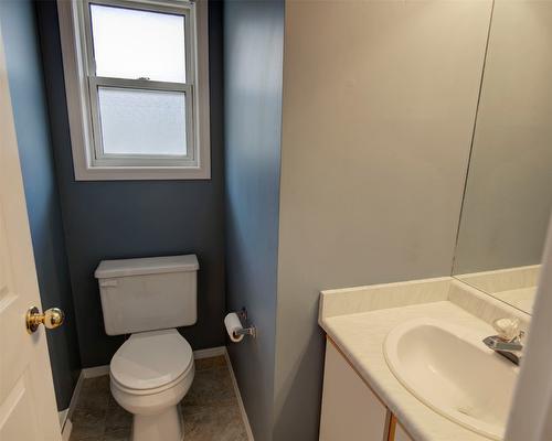 237-4202 Alexis Park Drive, Vernon, BC - Indoor Photo Showing Bathroom