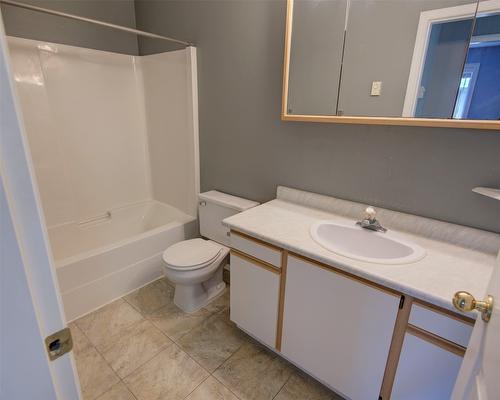 237-4202 Alexis Park Drive, Vernon, BC - Indoor Photo Showing Bathroom