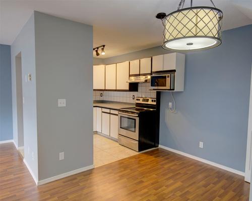 237-4202 Alexis Park Drive, Vernon, BC - Indoor Photo Showing Kitchen