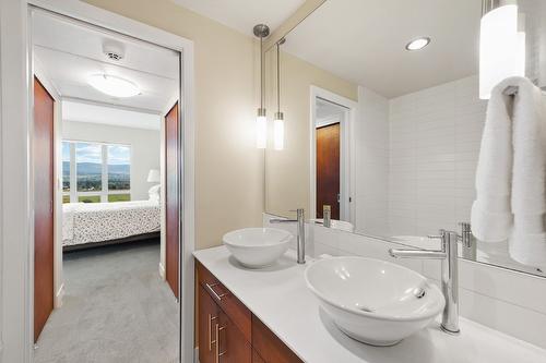 705-2040 Springfield Road, Kelowna, BC - Indoor Photo Showing Bathroom