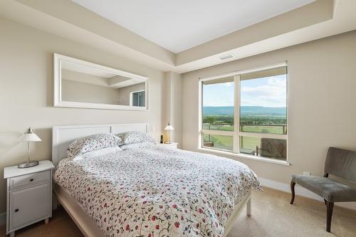 705-2040 Springfield Road, Kelowna, BC - Indoor Photo Showing Bedroom