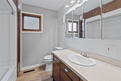 4636 East Vernon Road, Vernon, BC - Indoor Photo Showing Bathroom